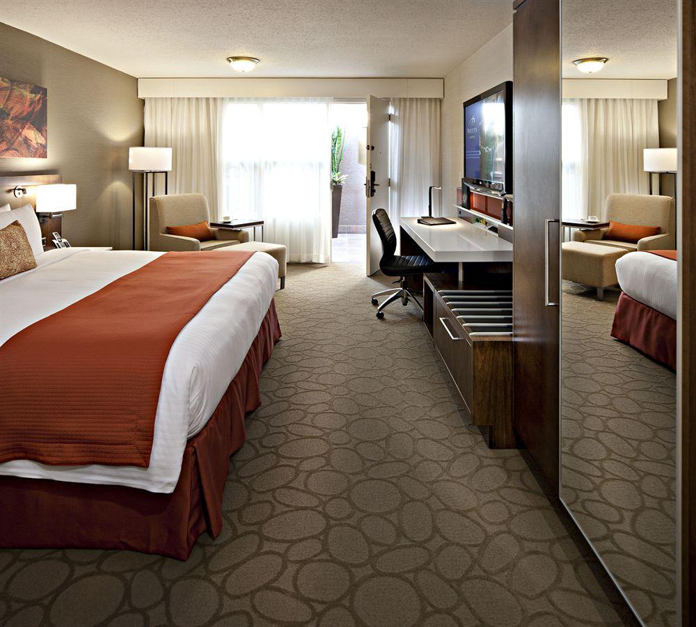 Delta Hotels By Marriott Calgary South Exterior photo